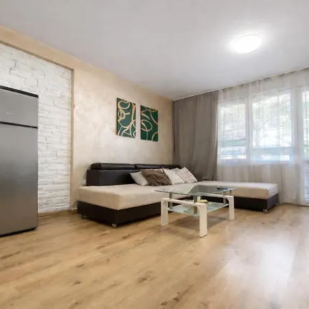 Prime & Private Parking 公寓