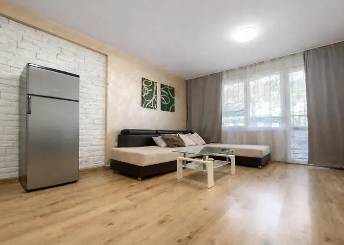 Prime & Private Parking Lägenhet